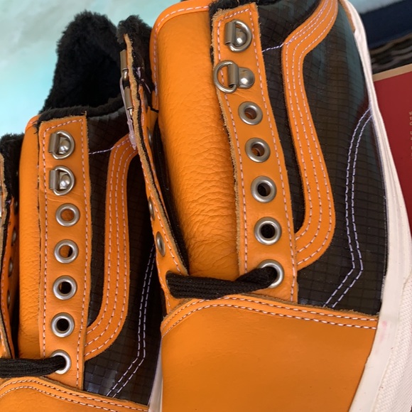 VANS OLD SKOOL MTE APRICOT/BLACK WMNS - Picture 12 of 17